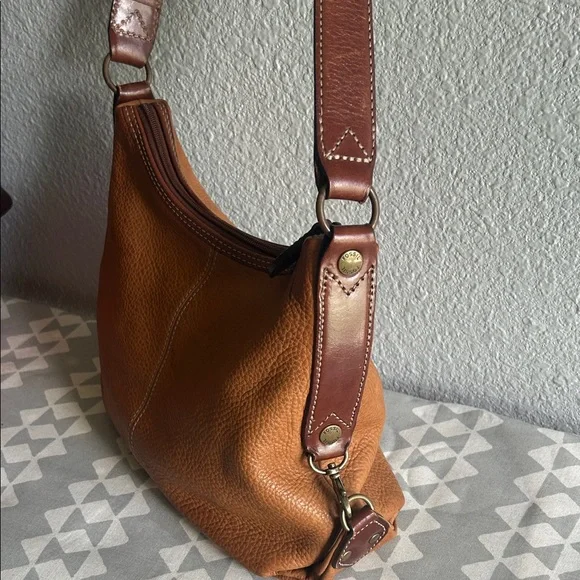 SOLD 
Fossil Tan and Brown Pebble Leather Shoulder Bag - Picture 3 of 7